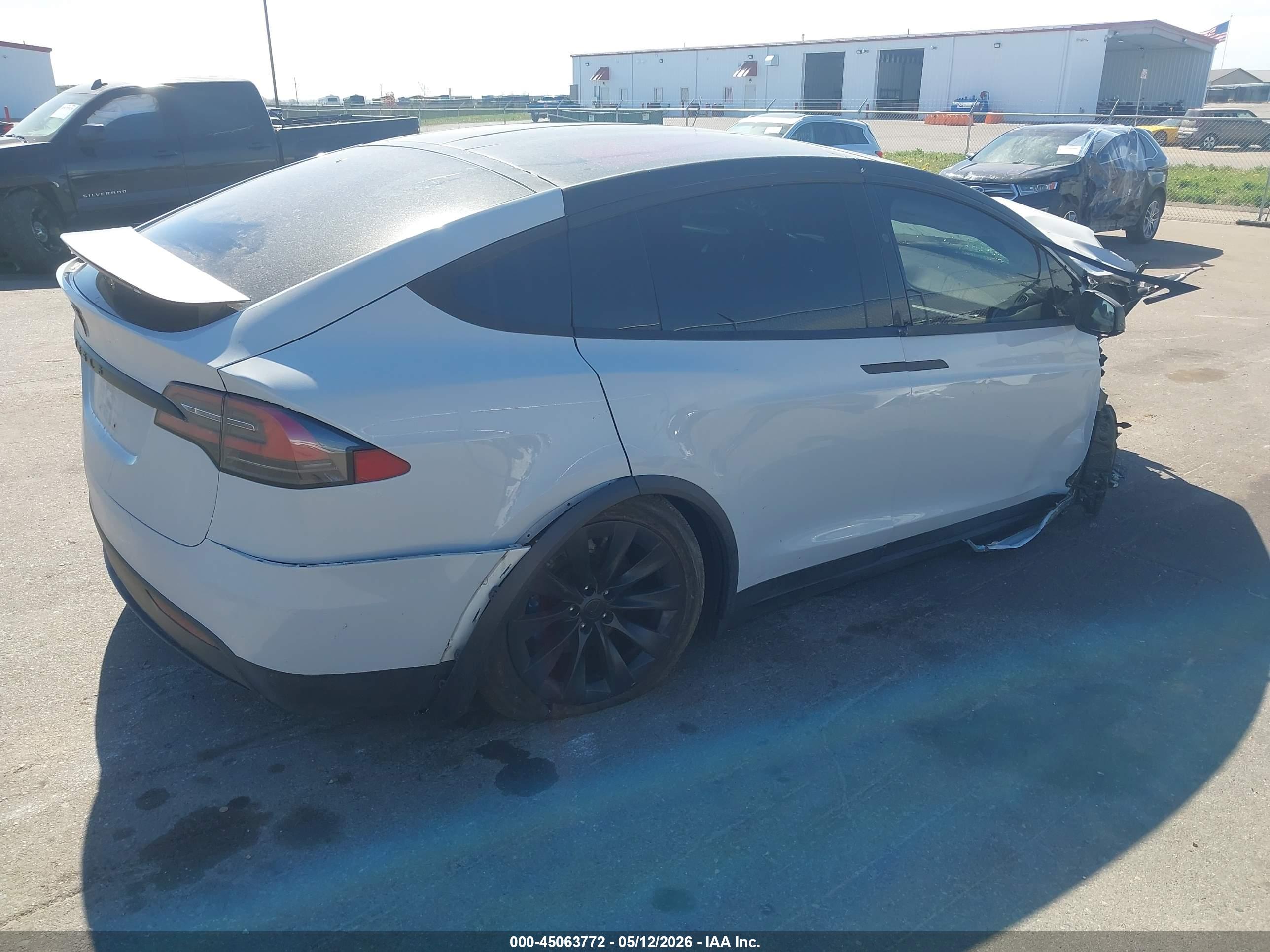 2017 TESLA Model X — VIN 5YJXCDE21HF038213 — photo 4